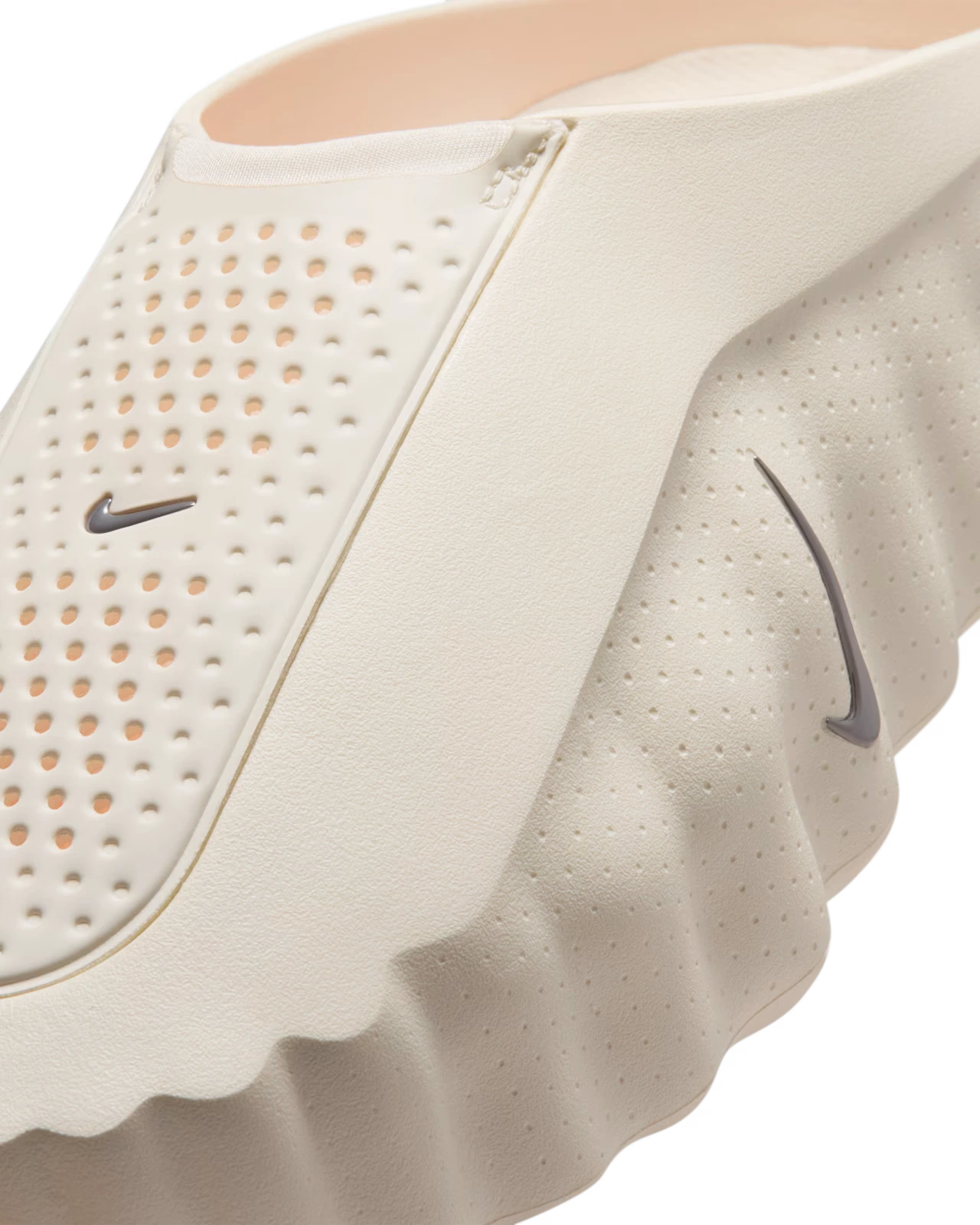 Nike Mind 001 - Sail & Hyper Crimson